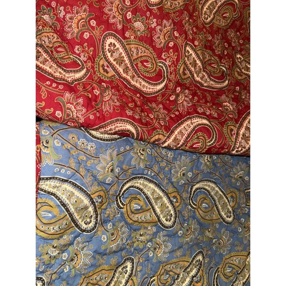 Pottery Barn Red Reverses to Blue Paisley Quilted Standard Pillow Shams 21"x 26" - Picture 2 of 5